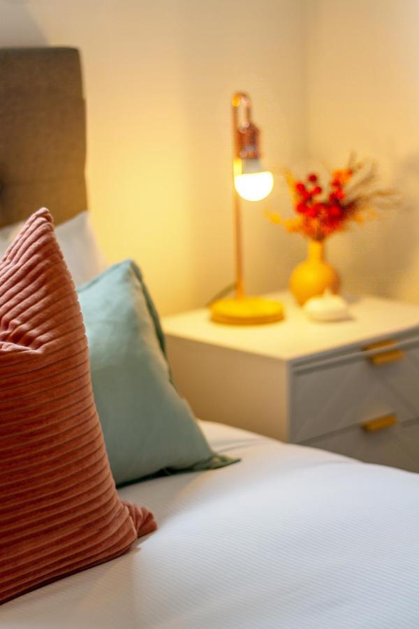 Peaceful Park View Townhouse 2 Bed W/Carpark Lejlighed Christchurch Eksteriør billede