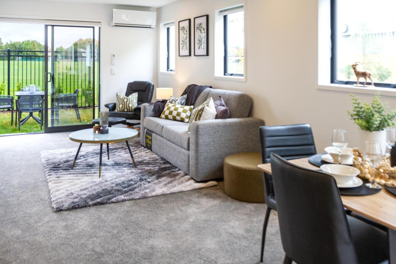 Peaceful Park View Townhouse 2 Bed W/Carpark Lejlighed Christchurch Eksteriør billede