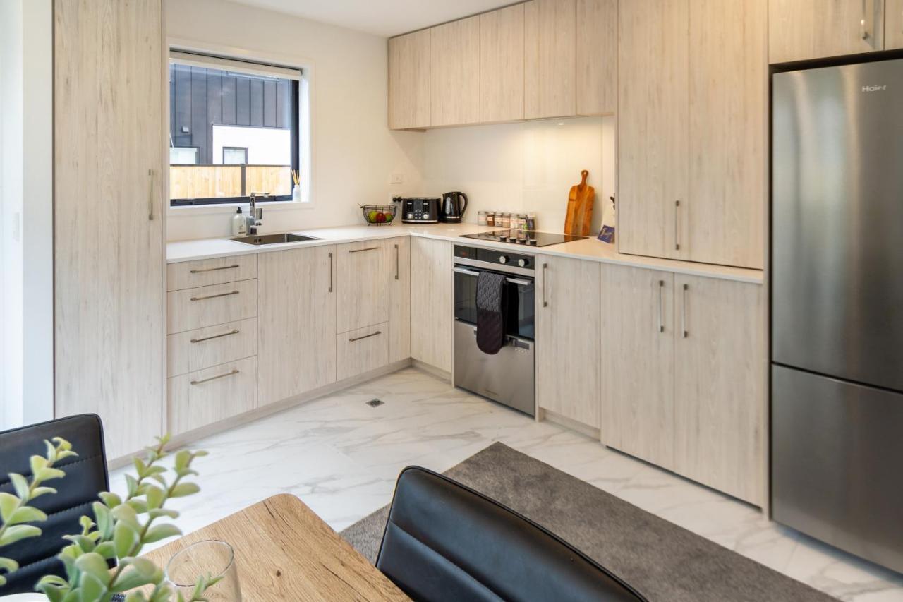 Peaceful Park View Townhouse 2 Bed W/Carpark Lejlighed Christchurch Eksteriør billede