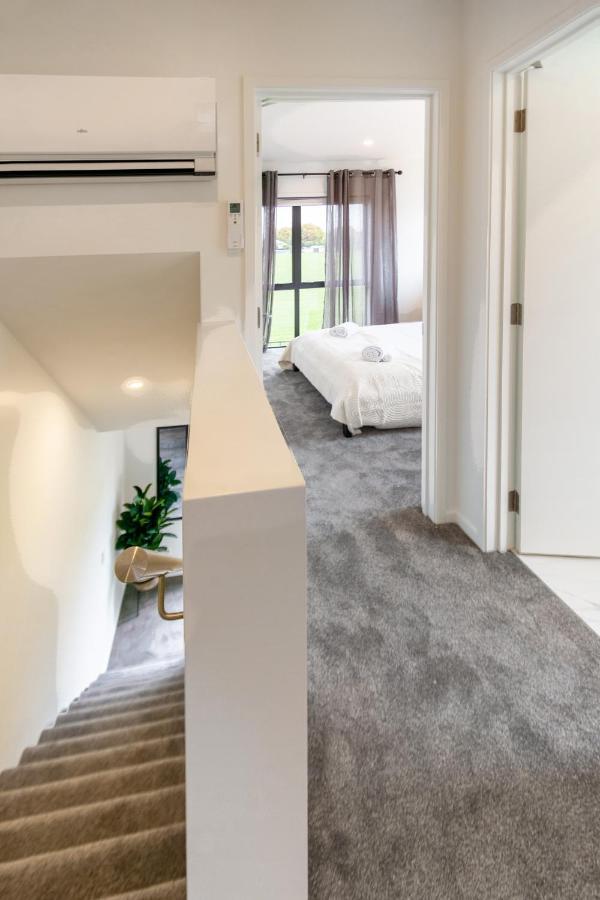 Peaceful Park View Townhouse 2 Bed W/Carpark Lejlighed Christchurch Eksteriør billede