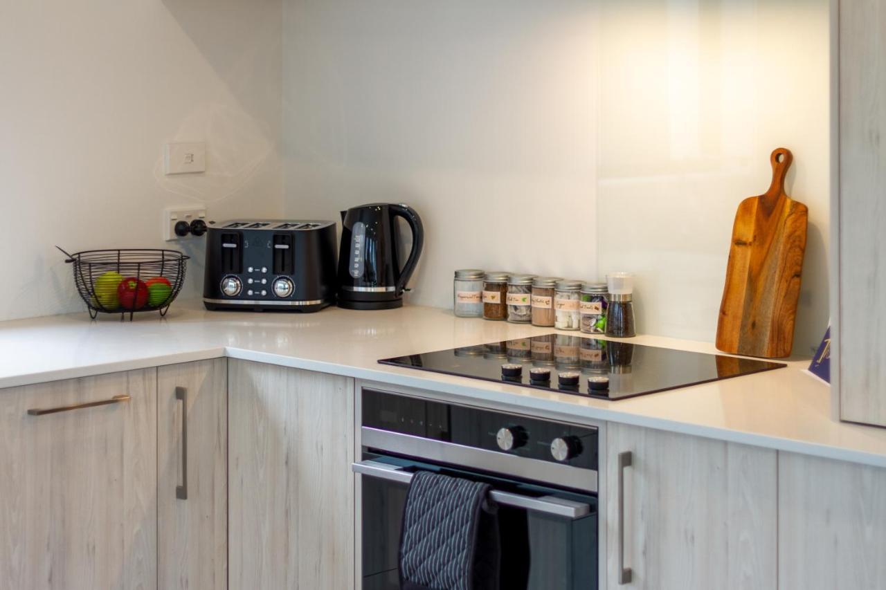 Peaceful Park View Townhouse 2 Bed W/Carpark Lejlighed Christchurch Eksteriør billede
