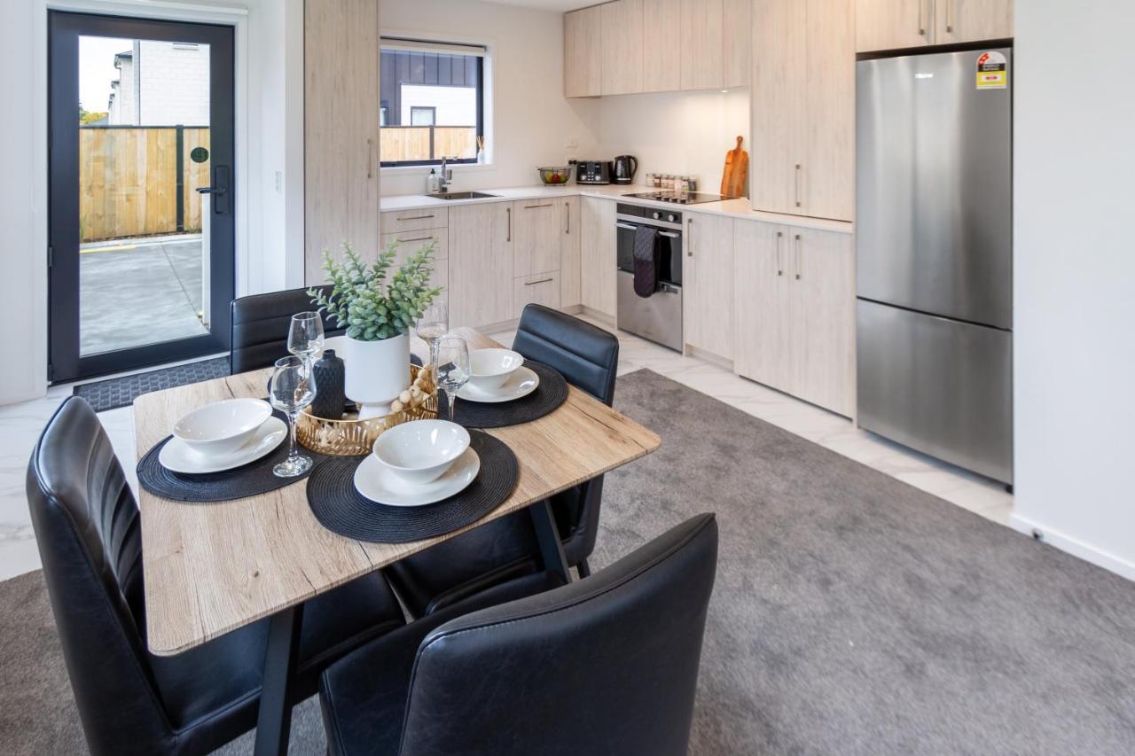 Peaceful Park View Townhouse 2 Bed W/Carpark Lejlighed Christchurch Eksteriør billede